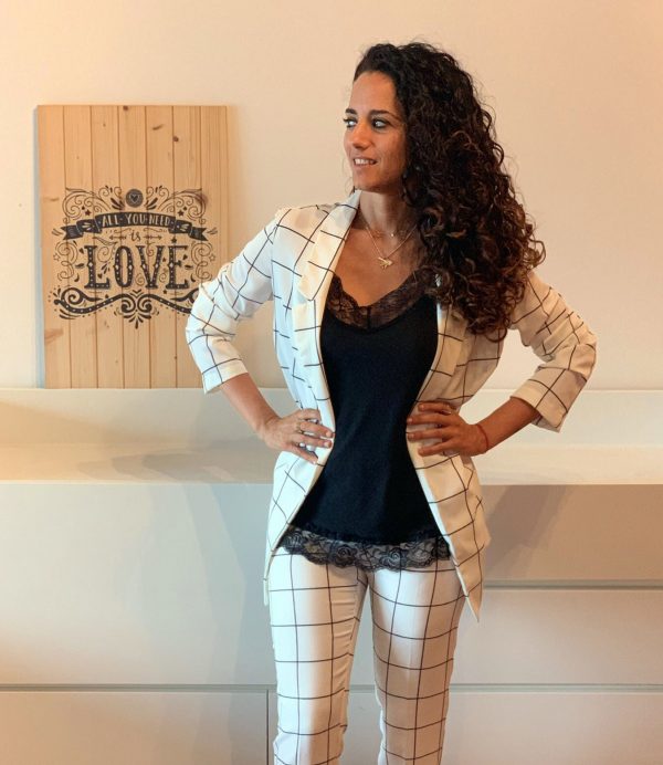 Blazer ligera blanca con cuadros negros - Imagen 3
