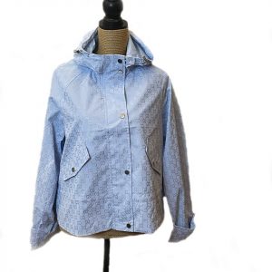 Parca / chaqueta corta azul cielo