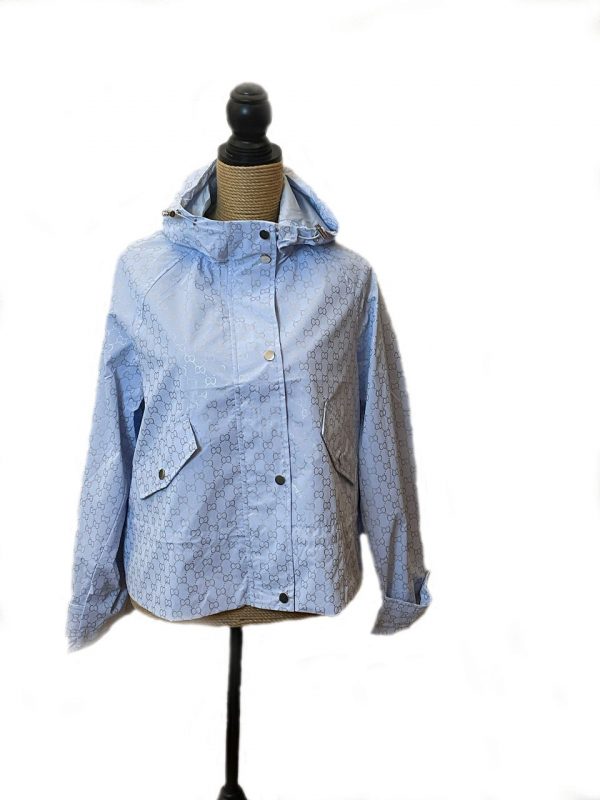 Parca / chaqueta corta azul cielo