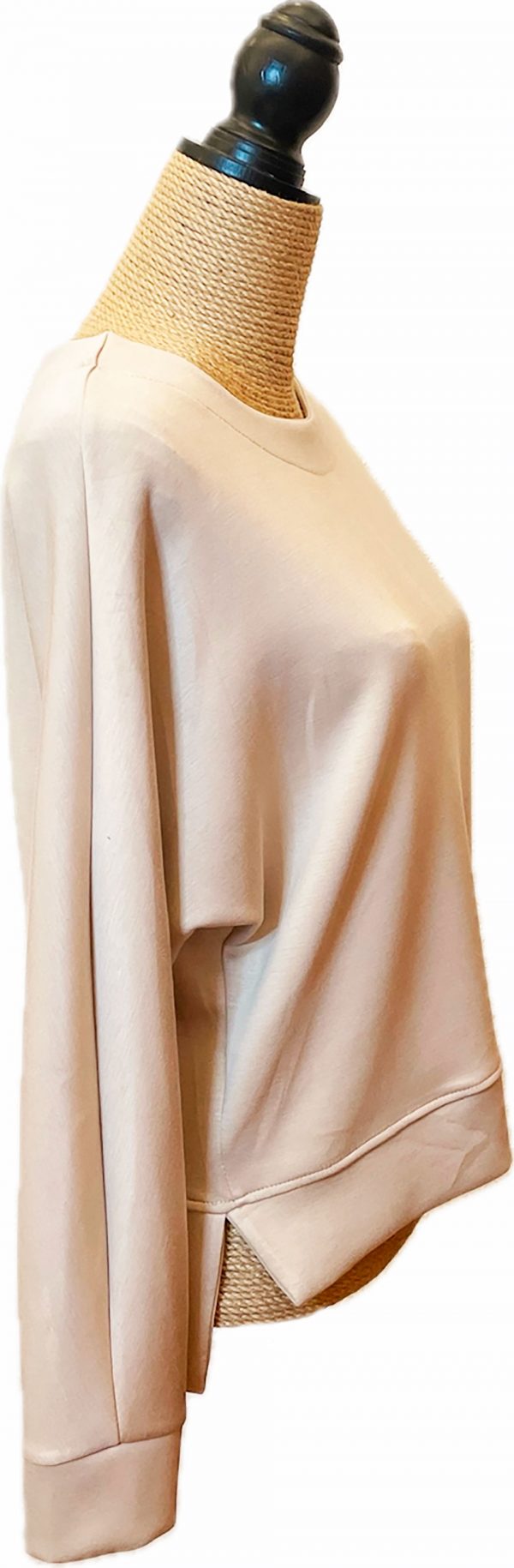 Sudadera beige con cuello redondo y apertura en los laterales - Imagen 2