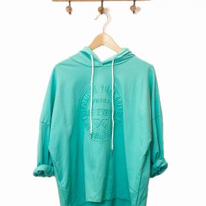 Sudadera azul cielo con capucha