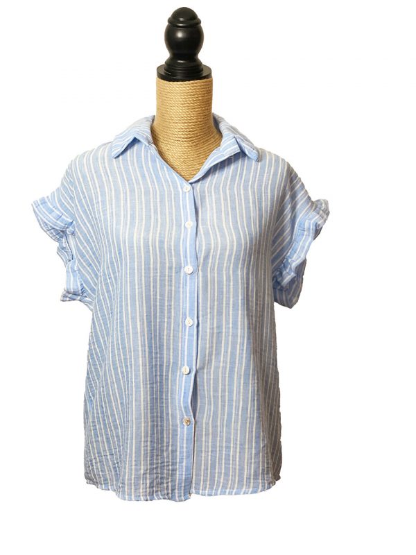 Camisa botonada azul cielo con rayas blancas