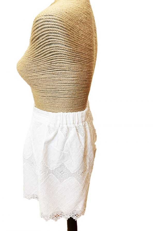 Short blanco de puntilla - Imagen 2