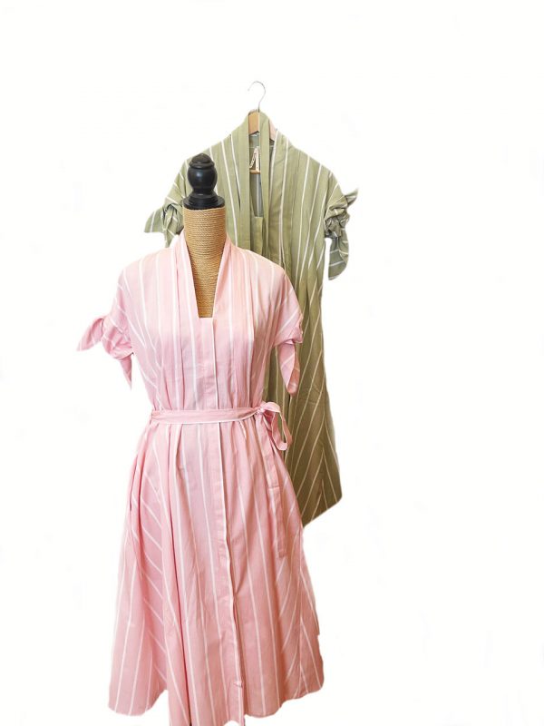 Vestido largo de rayas botonado, acabado en forma evasé