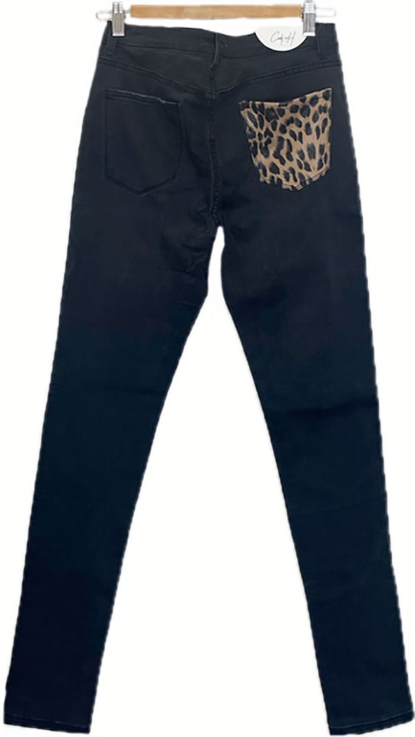 Tejano gris oscuro skinny con detalle en el bolsillo de leapardo - Imagen 2