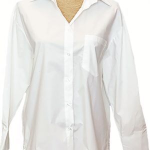 Camisa blanca larga con botones y el cuello de solapa