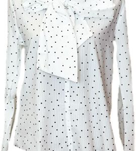 Blusa blanca de topos negros con lazo o nudo