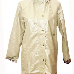 Parca beige impermeable con capucha